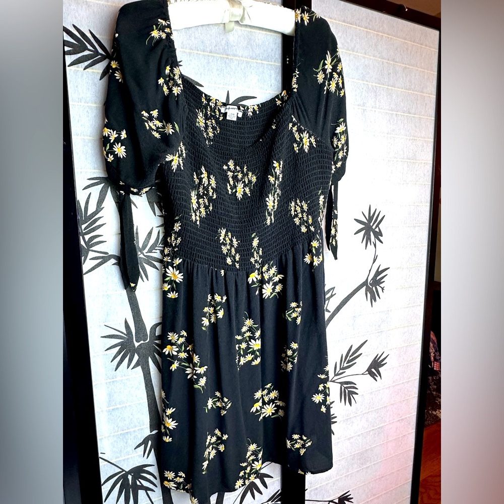 American Eagle Daisy Print Sundress with Tie Sleeves and Elastic Bodice Sz Lrg